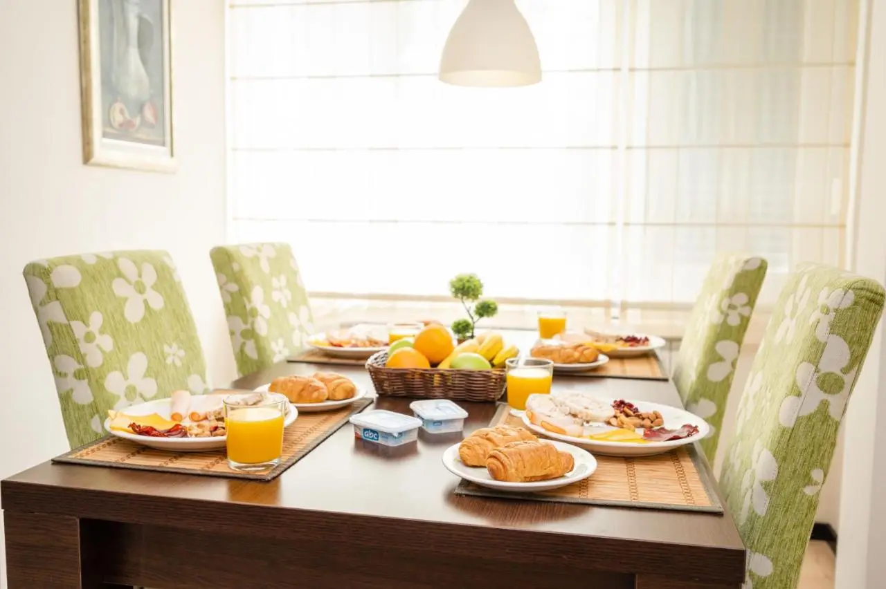 Bright 1BDR Apartment in the City Center