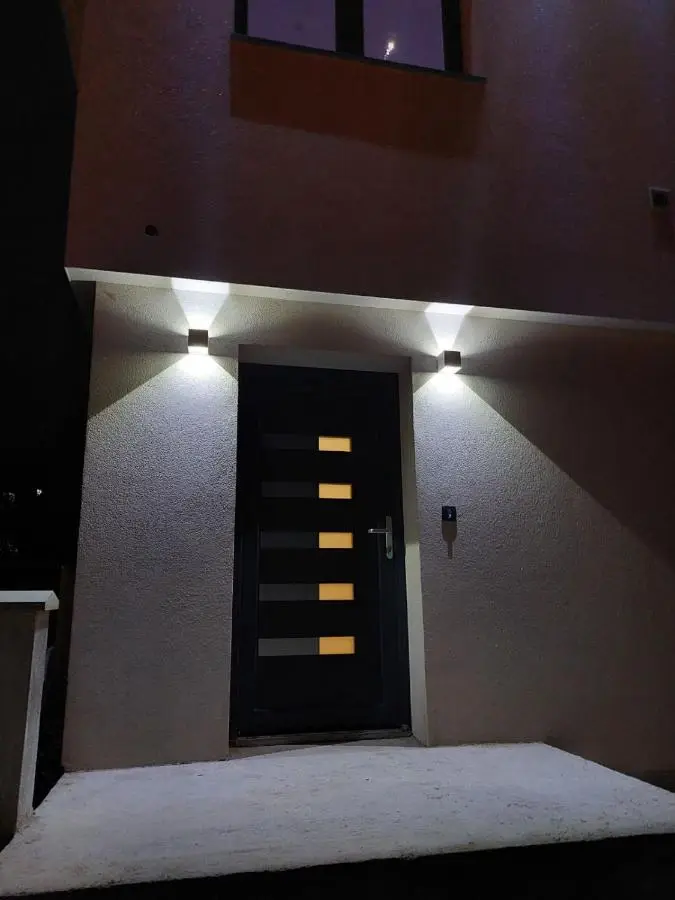 La Luna - FREE PRIVATE PARKING
