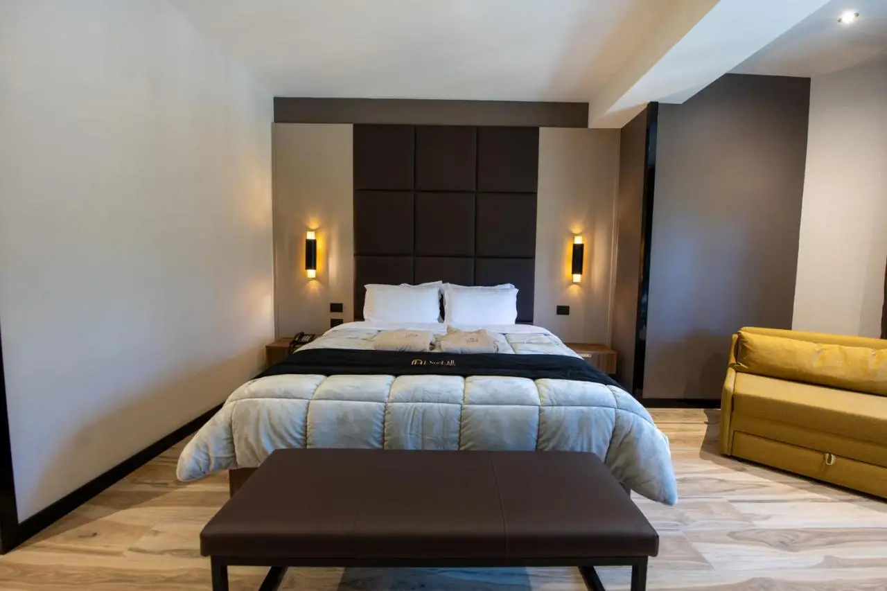 PineHill Hotel, Restaurant , Pool & Spa - RAZEM