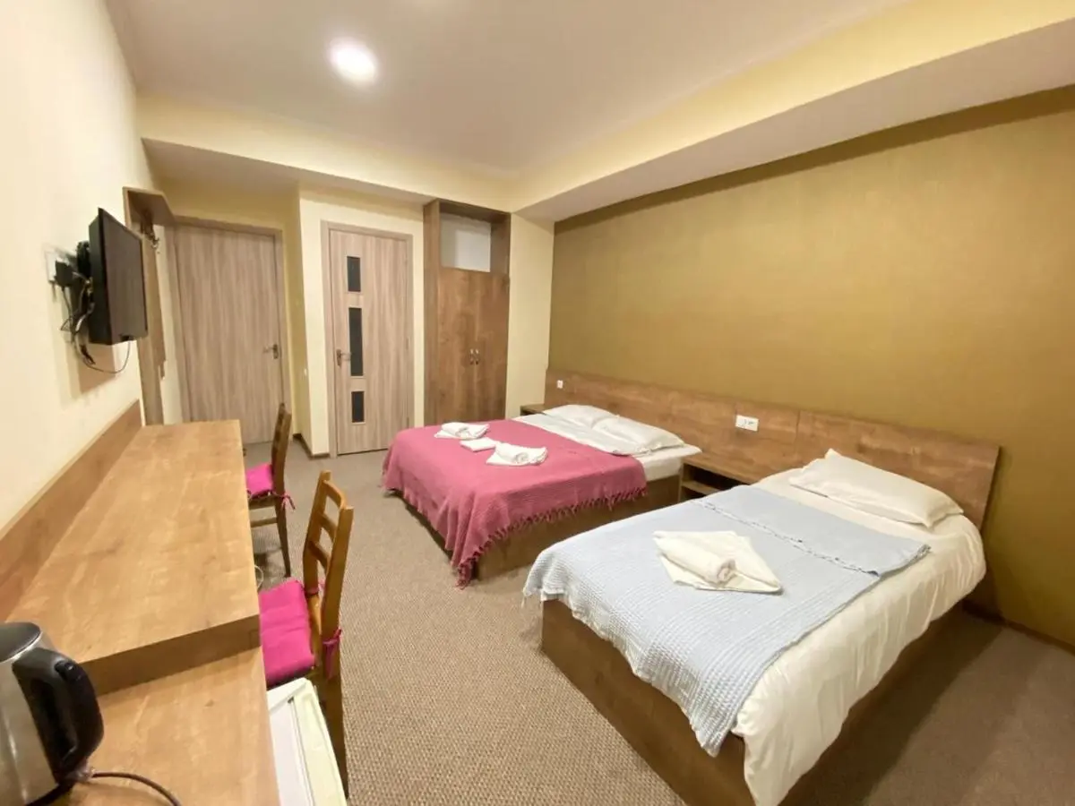5 Rooms near 300 Aragveli metro station