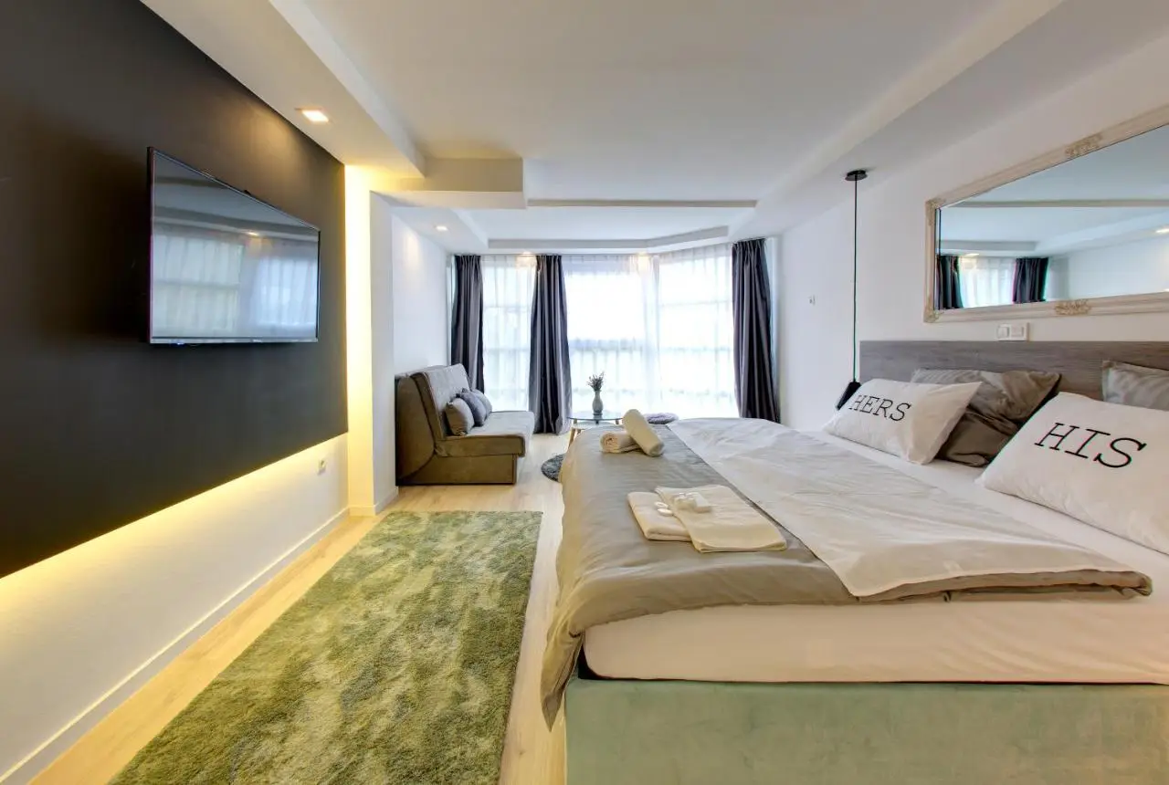 Emerald Apartment