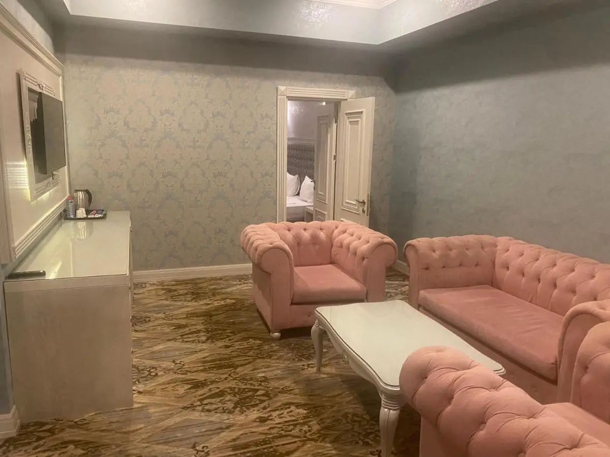 Emerald Suite Hotel