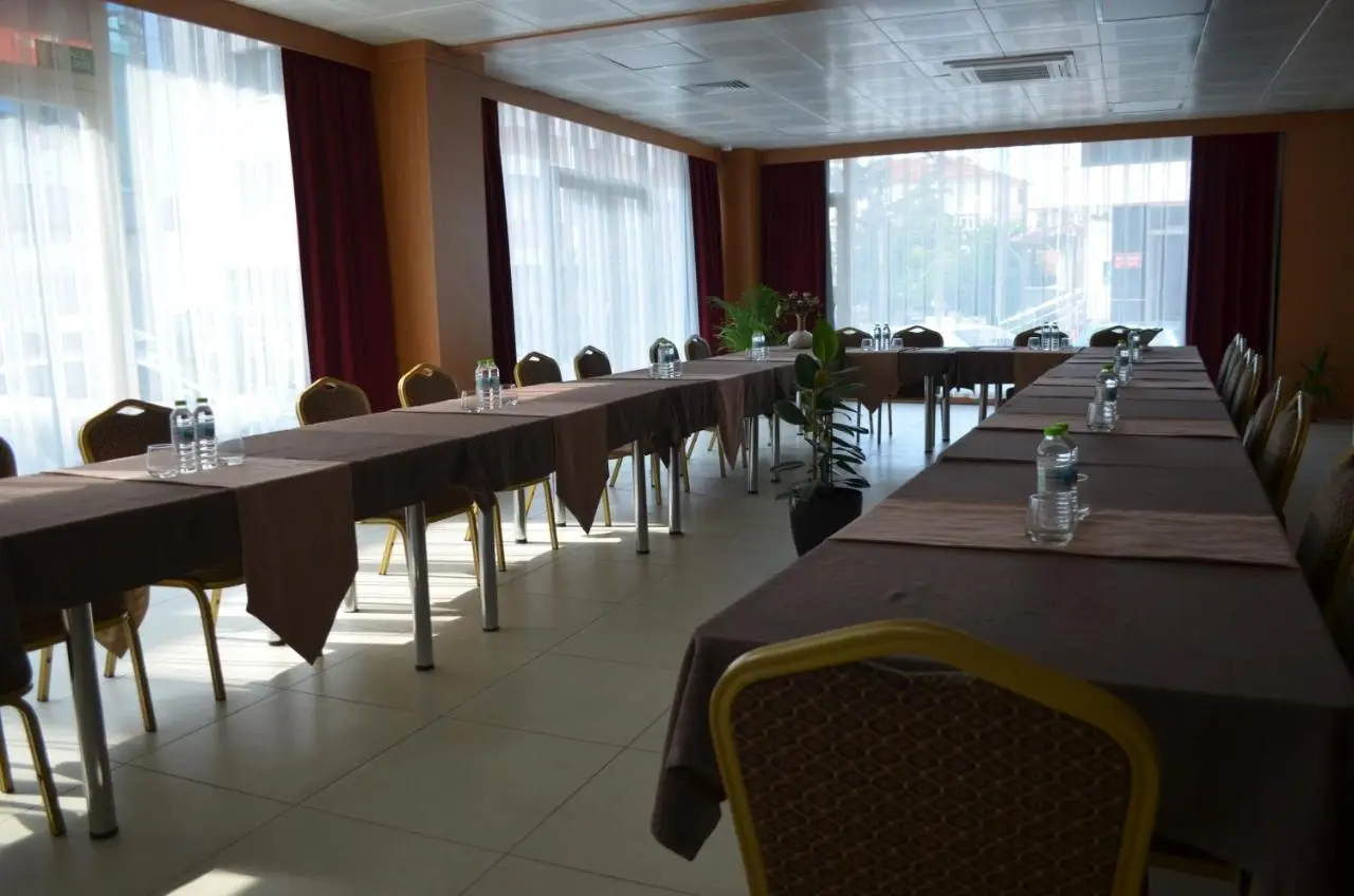 Quars Garden Hotel
