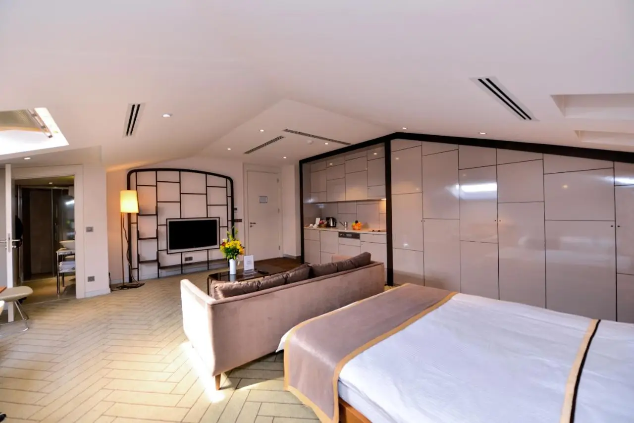Upsuites Hotel