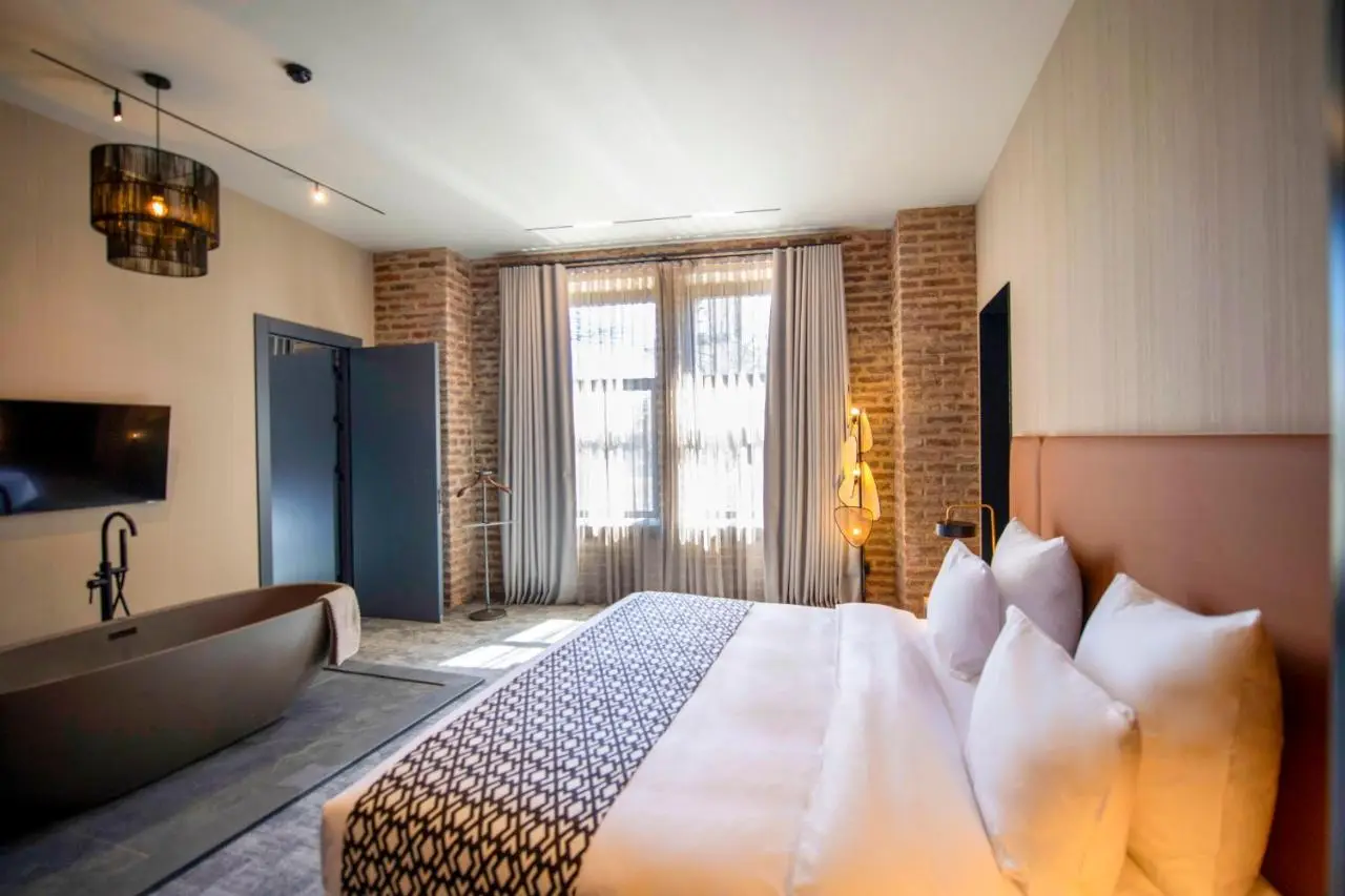 Qarvasla Hotel