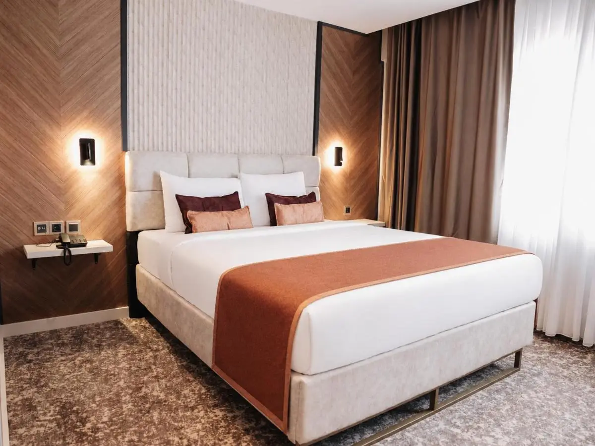 Nevv City Hotel