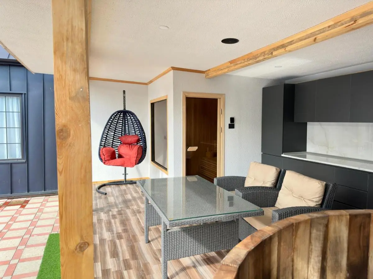 Qafqaz Suite Wood Stack