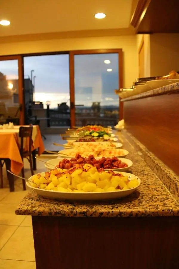 Grand Peninsula Hotel