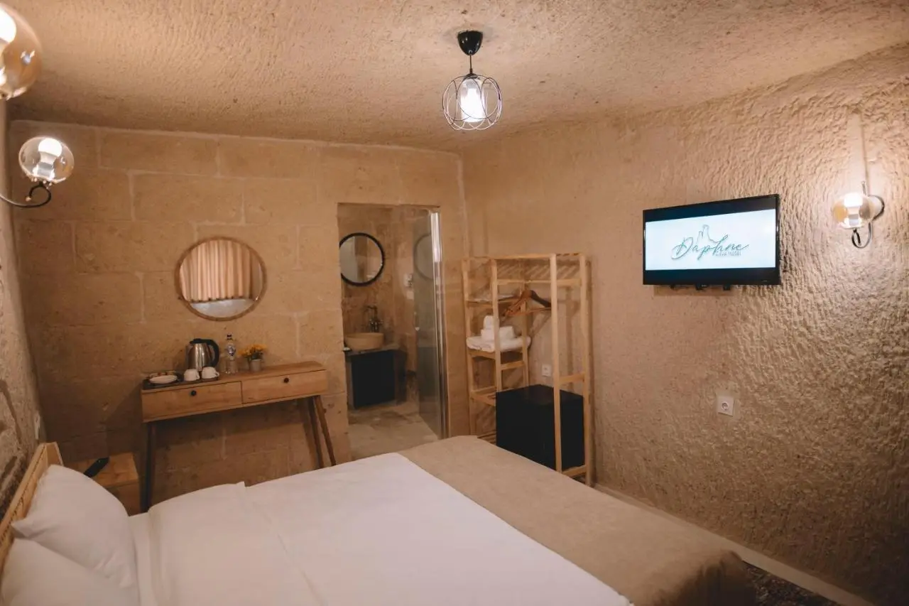 DAPHNE CAVE HOTEL