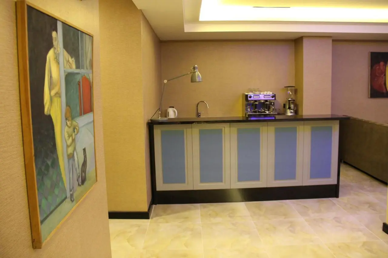 Airport Residence