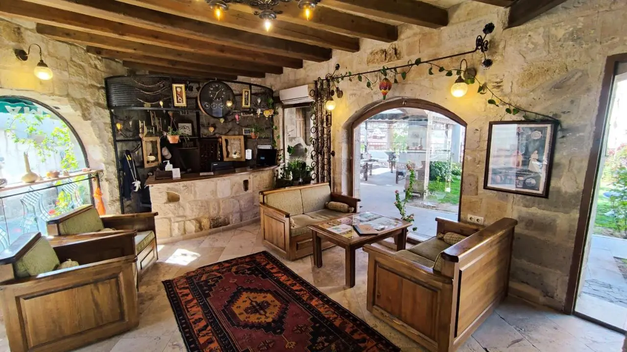 Elegance Cave Suites & Restaurant