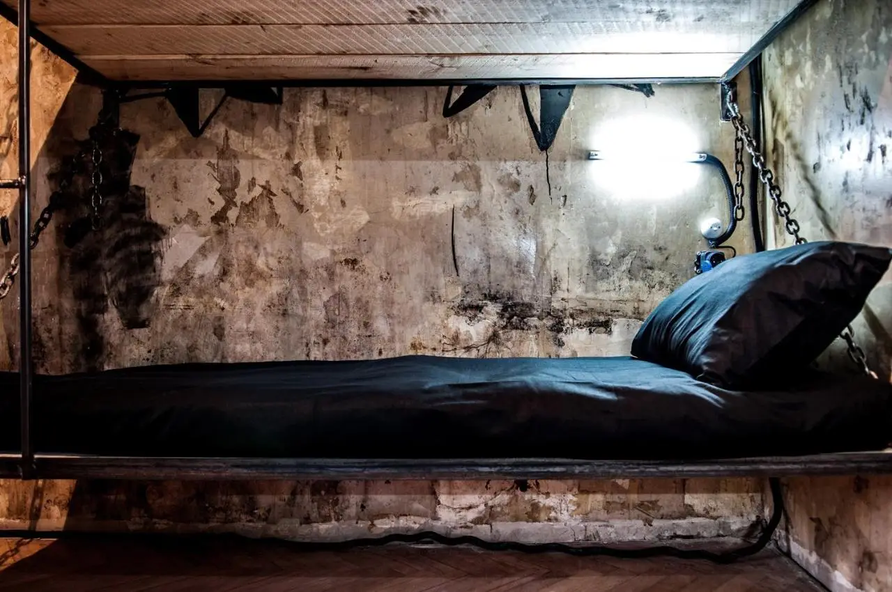 ALCATRAZ JAIL-HOSTEL