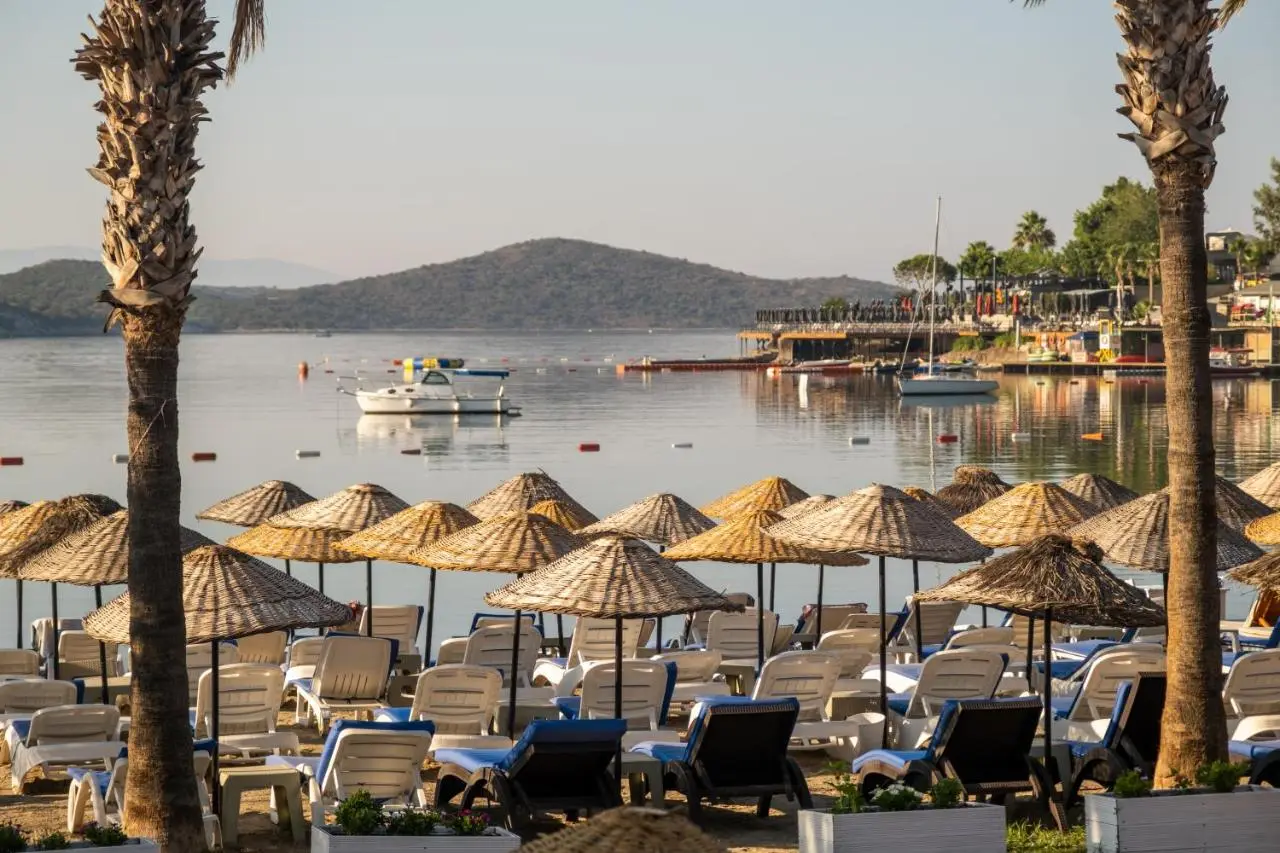 Costa Bitezhan Beach Hotel