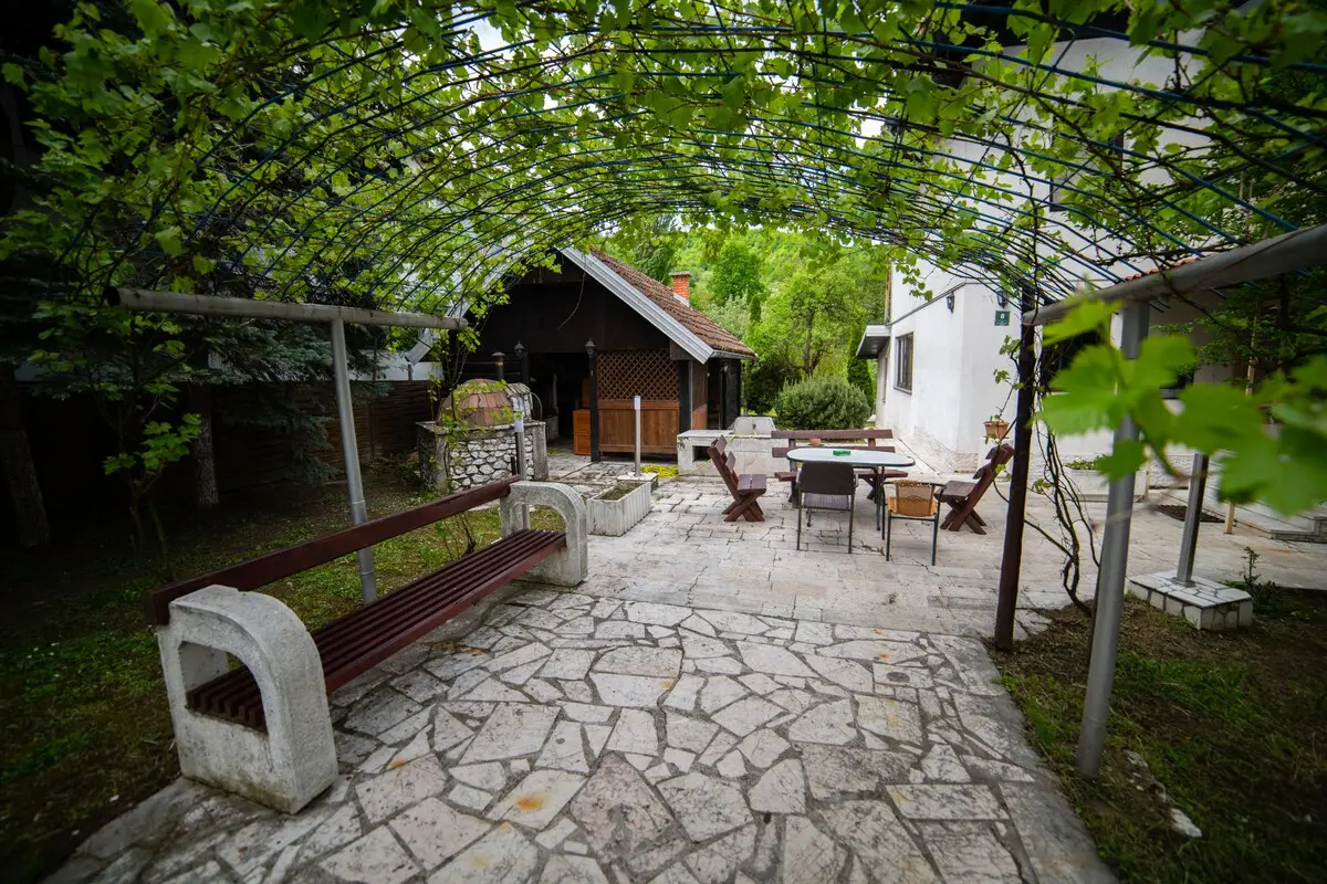 luxurious villa with 2000 m backyard to river side