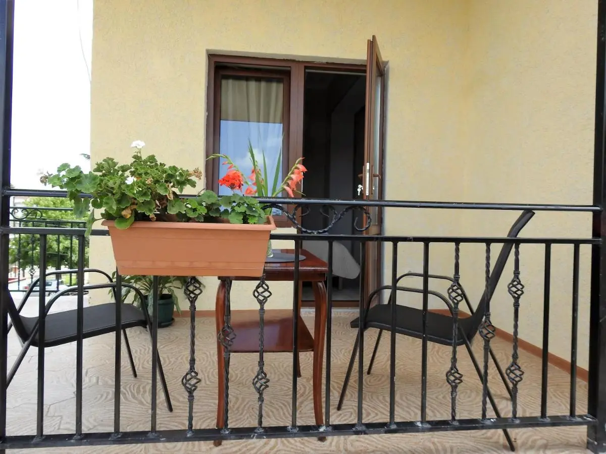 White Hotel Guesthouse