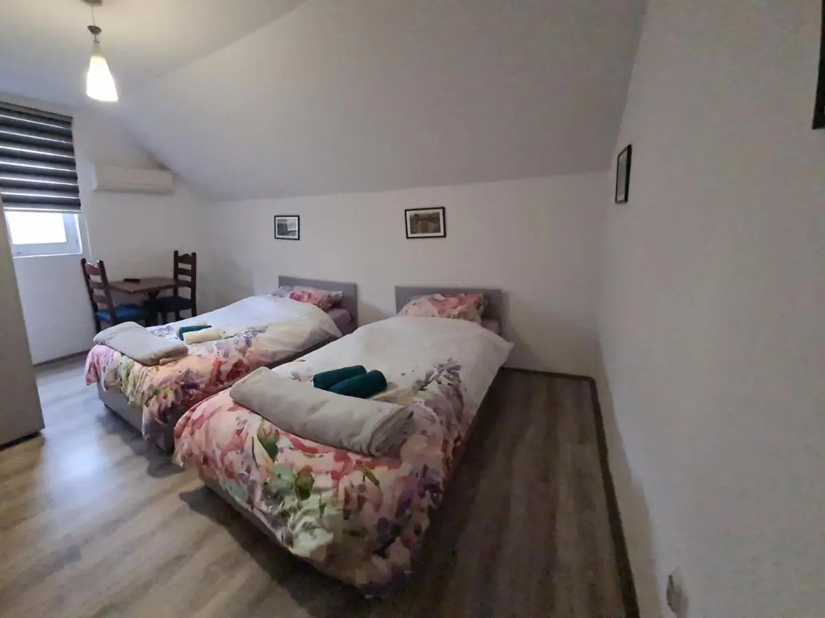 Hostel FM