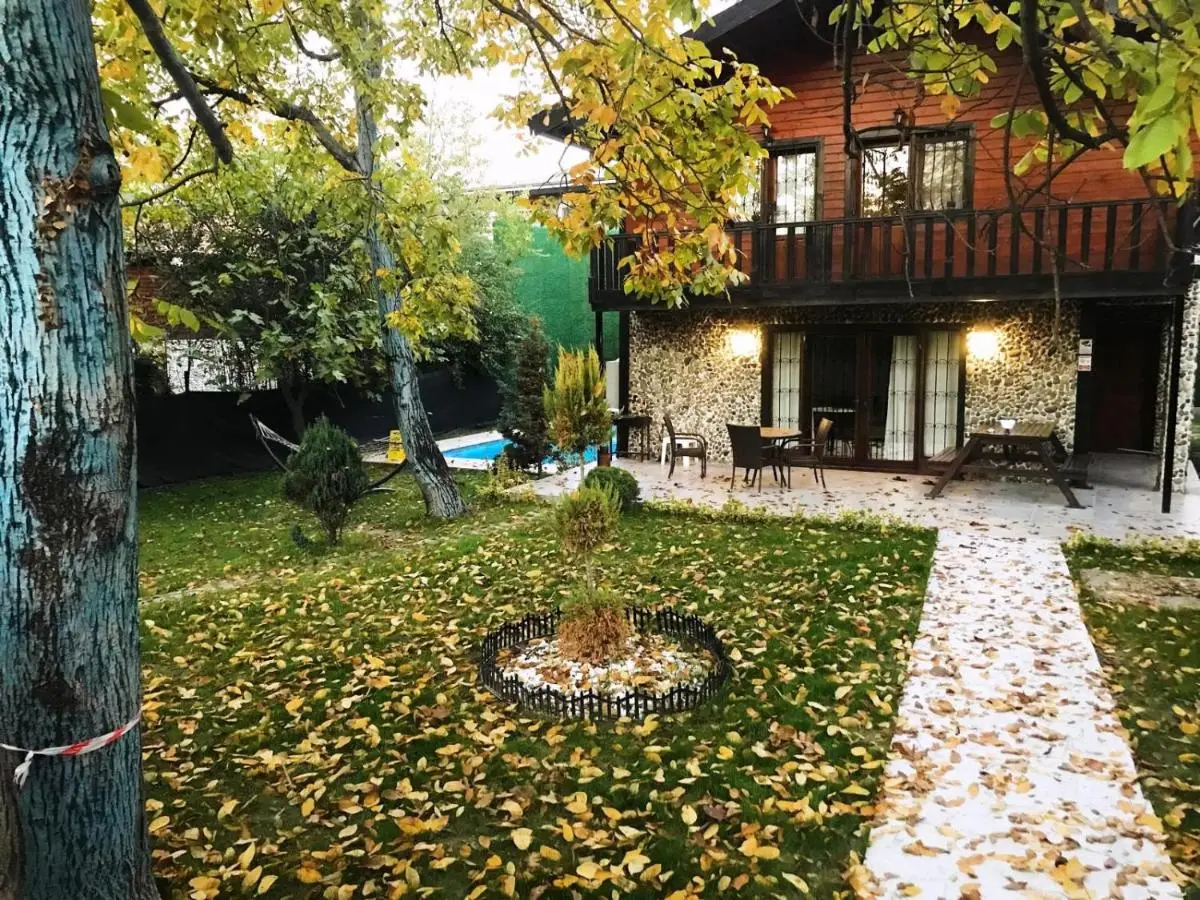 Sapanca Vi̇lla Bahce Şükriye Küçükal