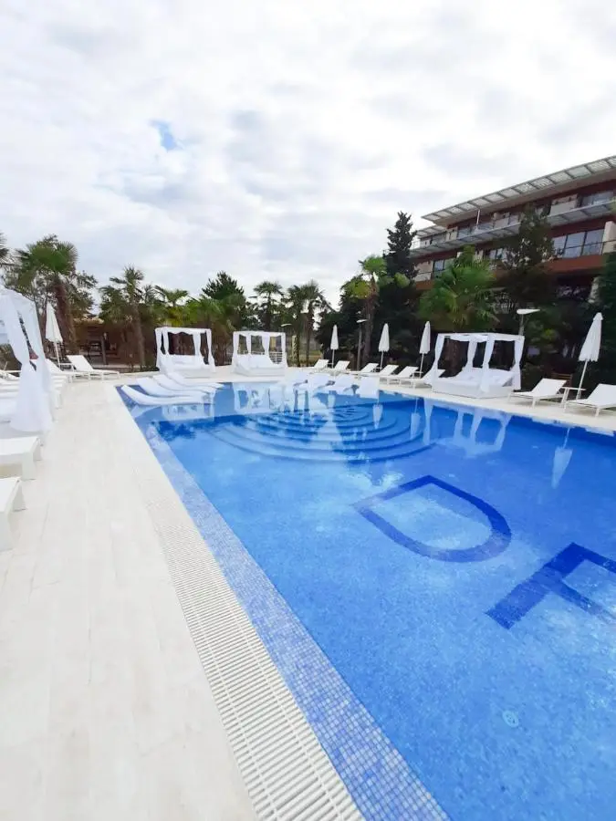 Luxury Dreamland Oasis Apartments