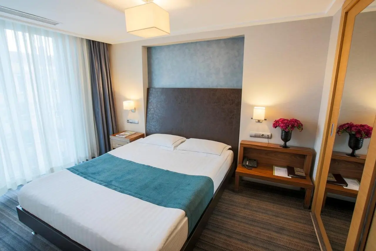 Housez Suites & Apartments Special Class