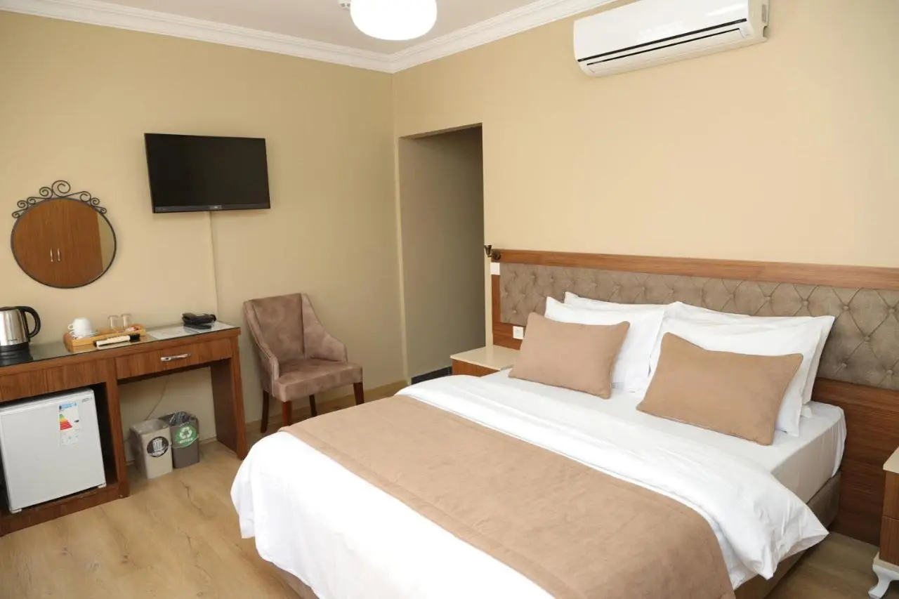Ramparts Hotel