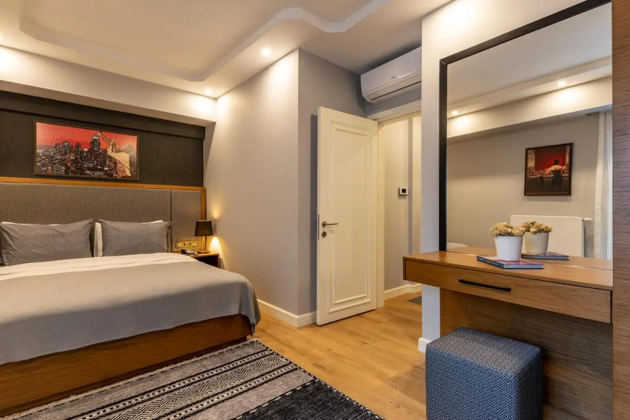SALA SUITES