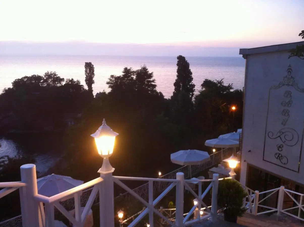 Bab-i Zer Hotel