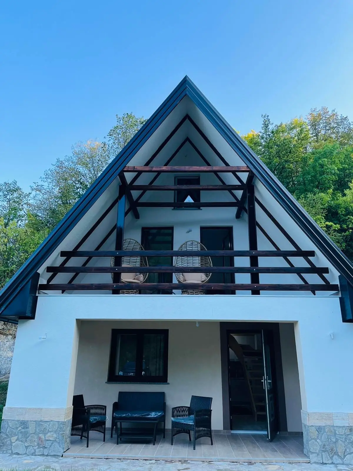 Hana - mountain house with forest views