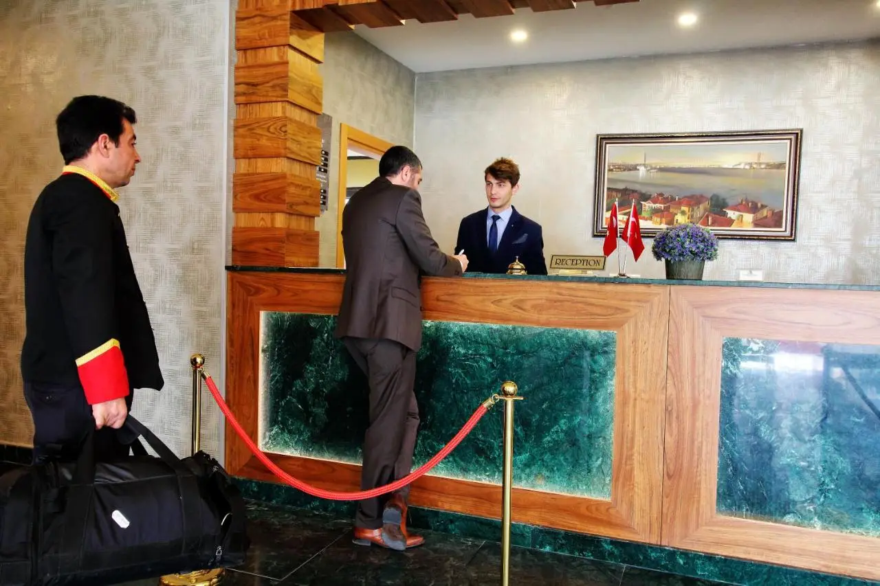 Sarissa Hotel