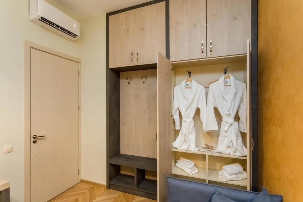 Luxury 3 BR apartment by Freedom square City Center