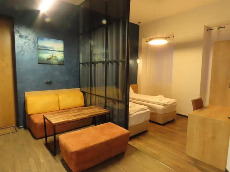 2BR loft apartment near Liberty square