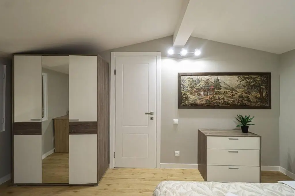 Cosy Central 2-BR Apartment-By Wehost