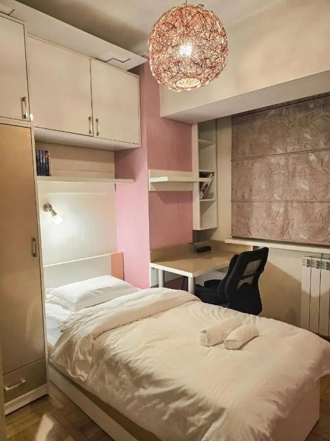 Explore Old Tbilisi, 3BR Apartment for 5, Walk to All