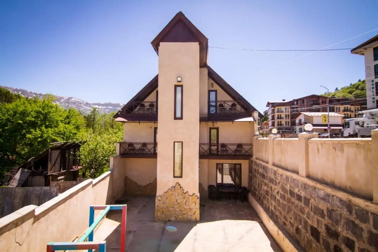LOVELY HOUSE BAKURIANI