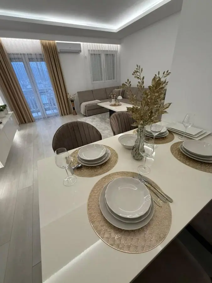 Apartmani Maja