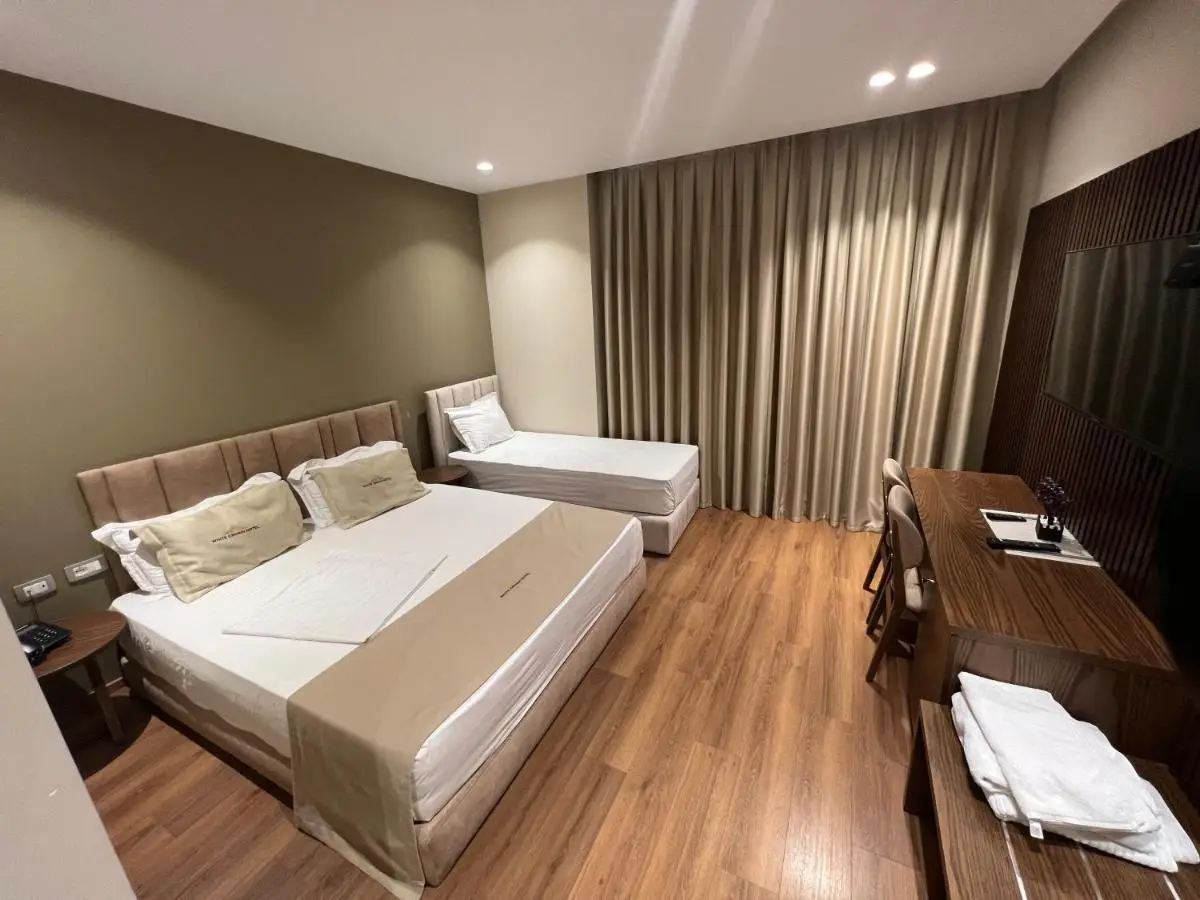 WHITE CROWN HOTEL