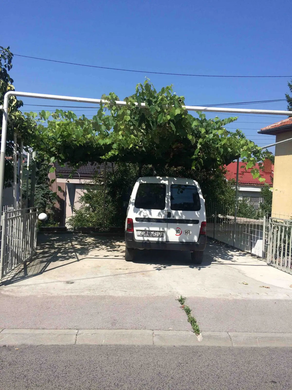 Retreat@Peaceful Flat- FREE PARKING ON PREMISES!
