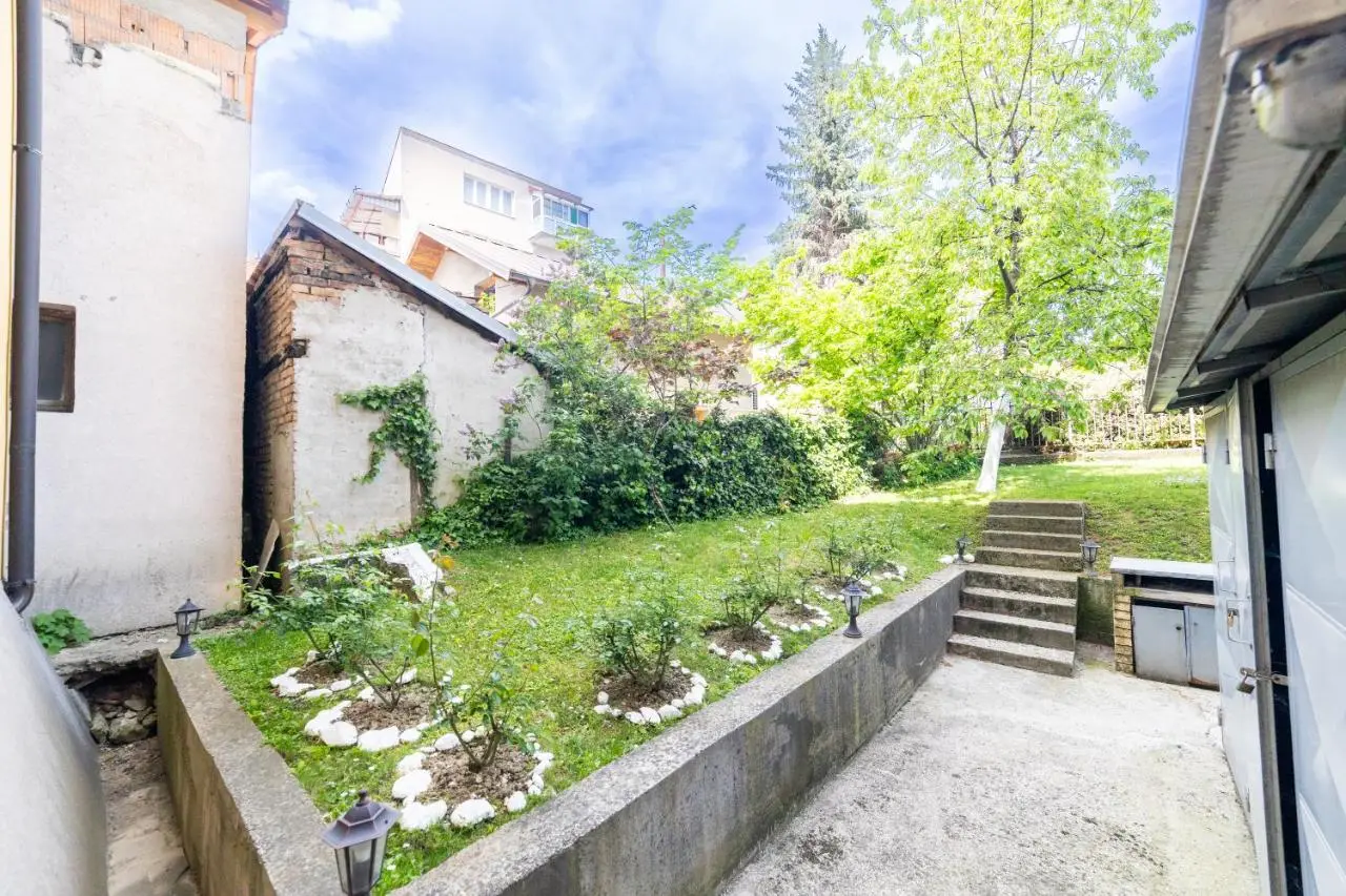 CityCenter Cekalusa Two bedroom Apartment with garden