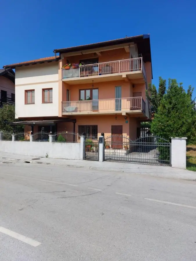 Apartman Nedim - Free Parking & Garden near Airport