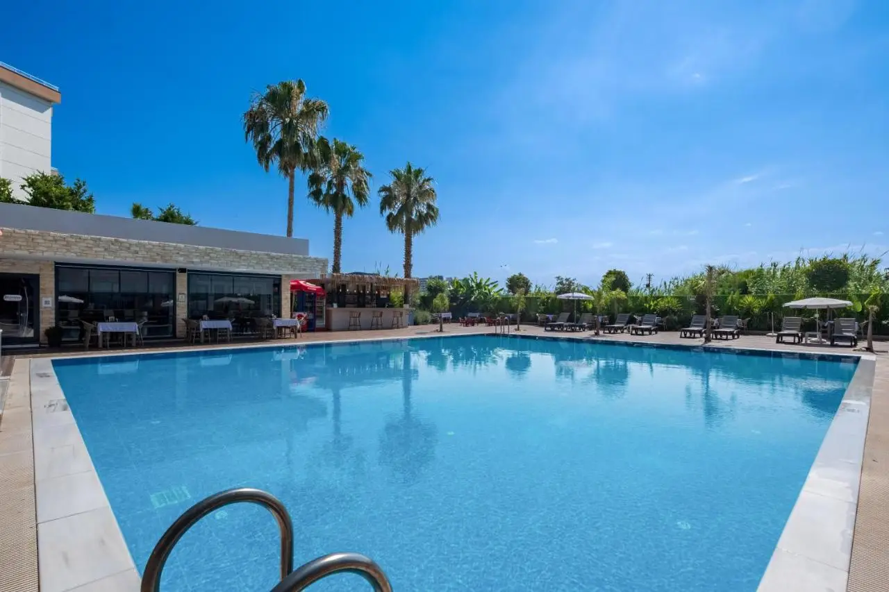 Laristone Suite Spa Hotel