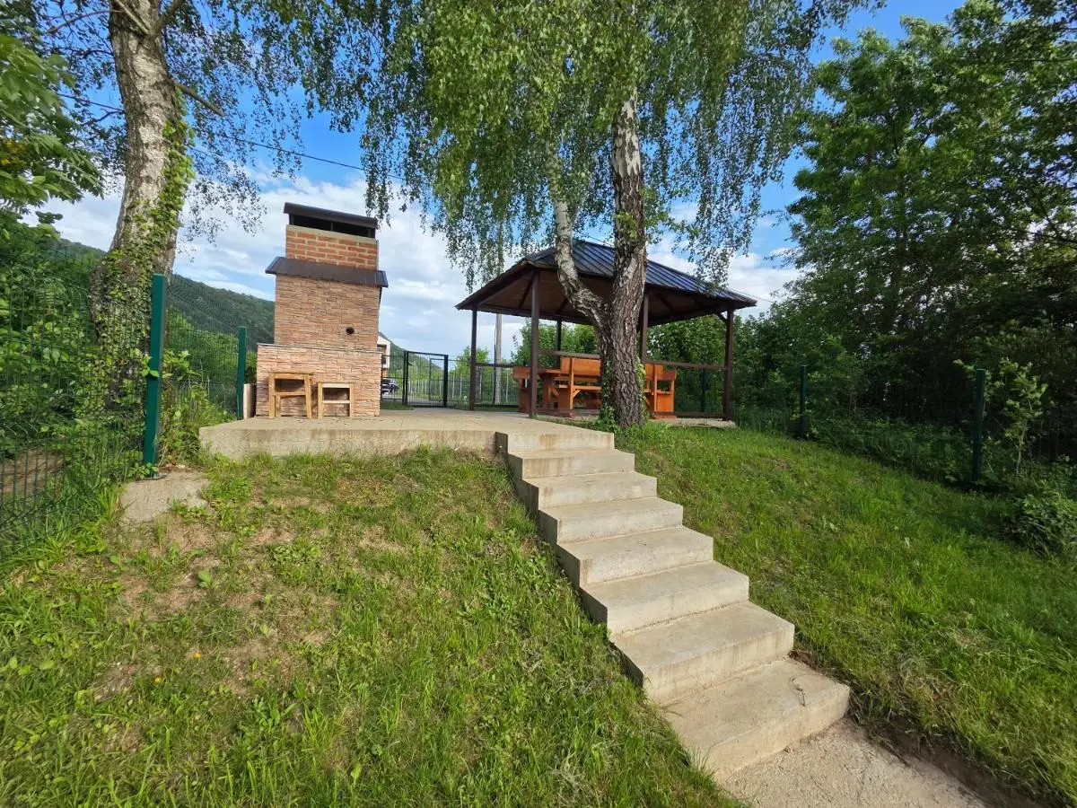 Villa Alisa - Luxury Riverside Escape