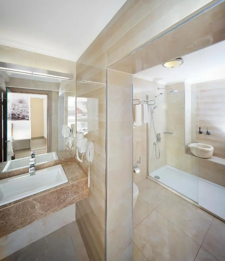 Lalila Blue Suites