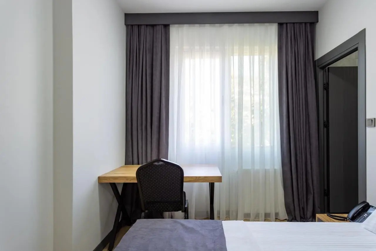 Atm Suit Otel