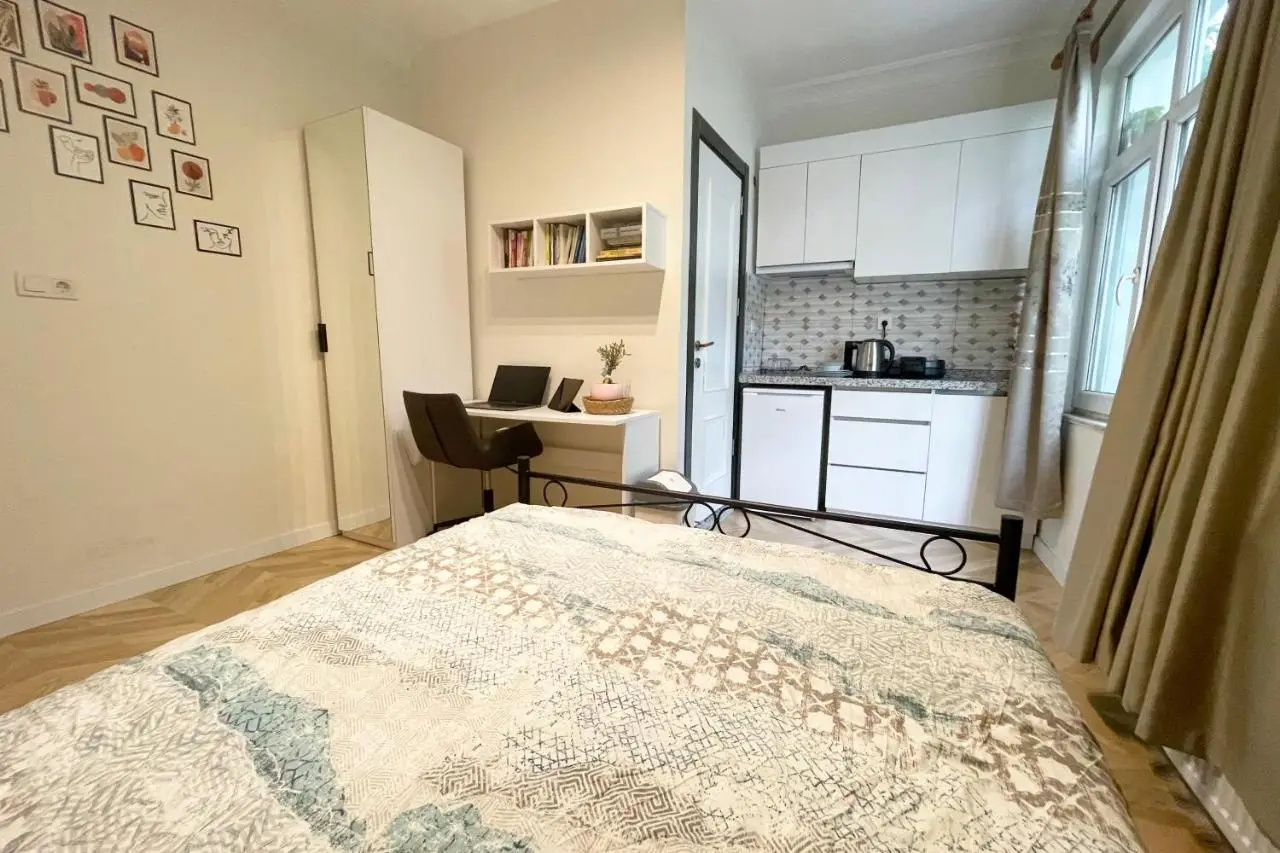 balcony 2BR apt with 2toilet and 2bath near to nişantaşi #3