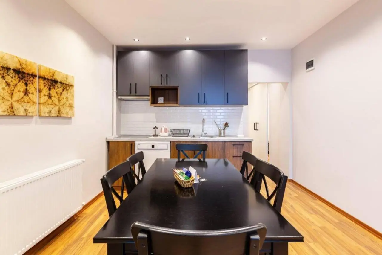 Spacious Modern Airy 4Bed2Bath Central Home! #369
