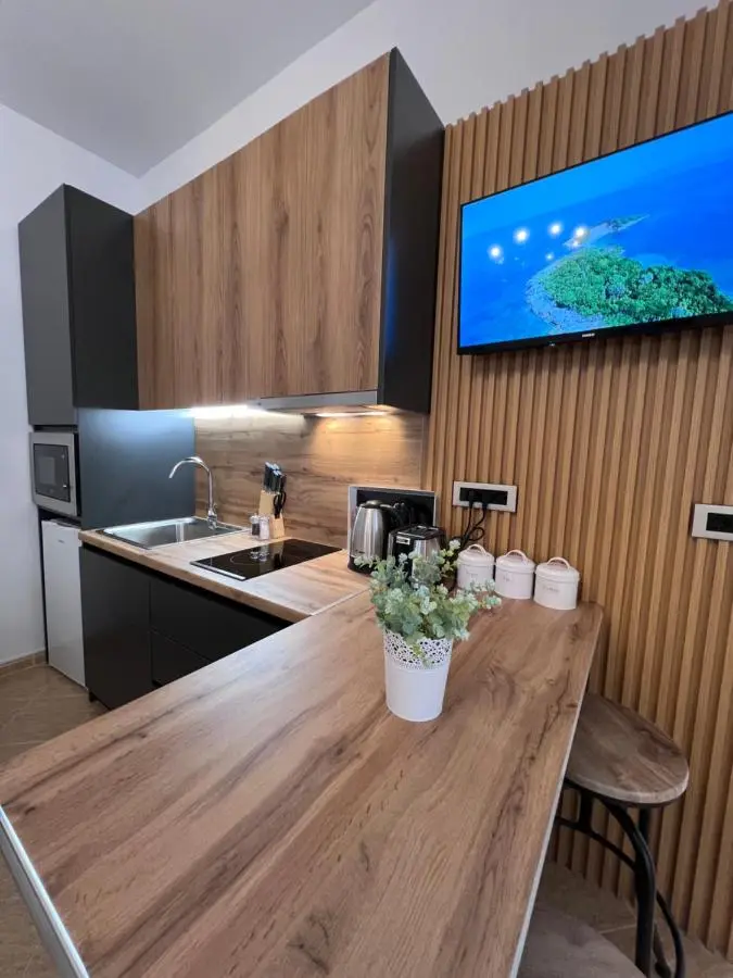 White Star Villa - Studio Apartments with Parking
