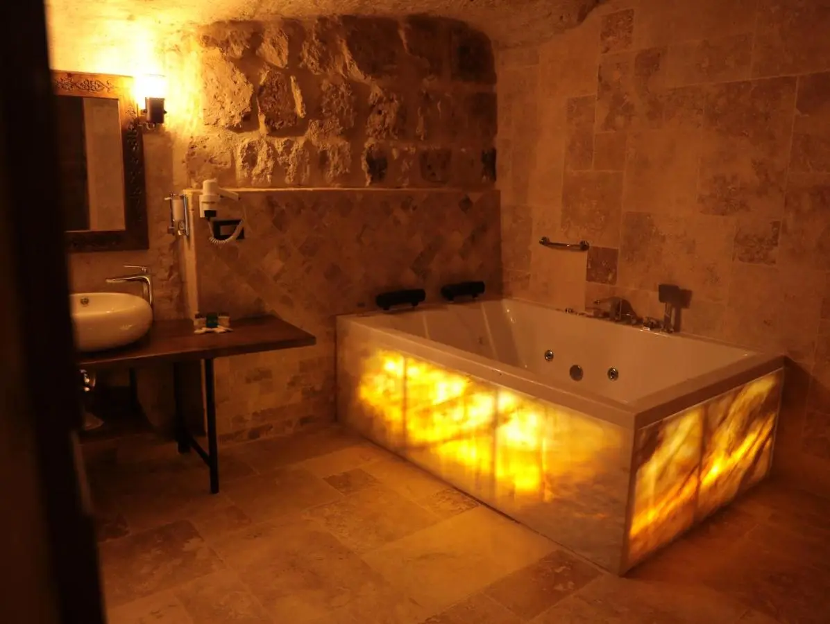 Hira Cave Hotel