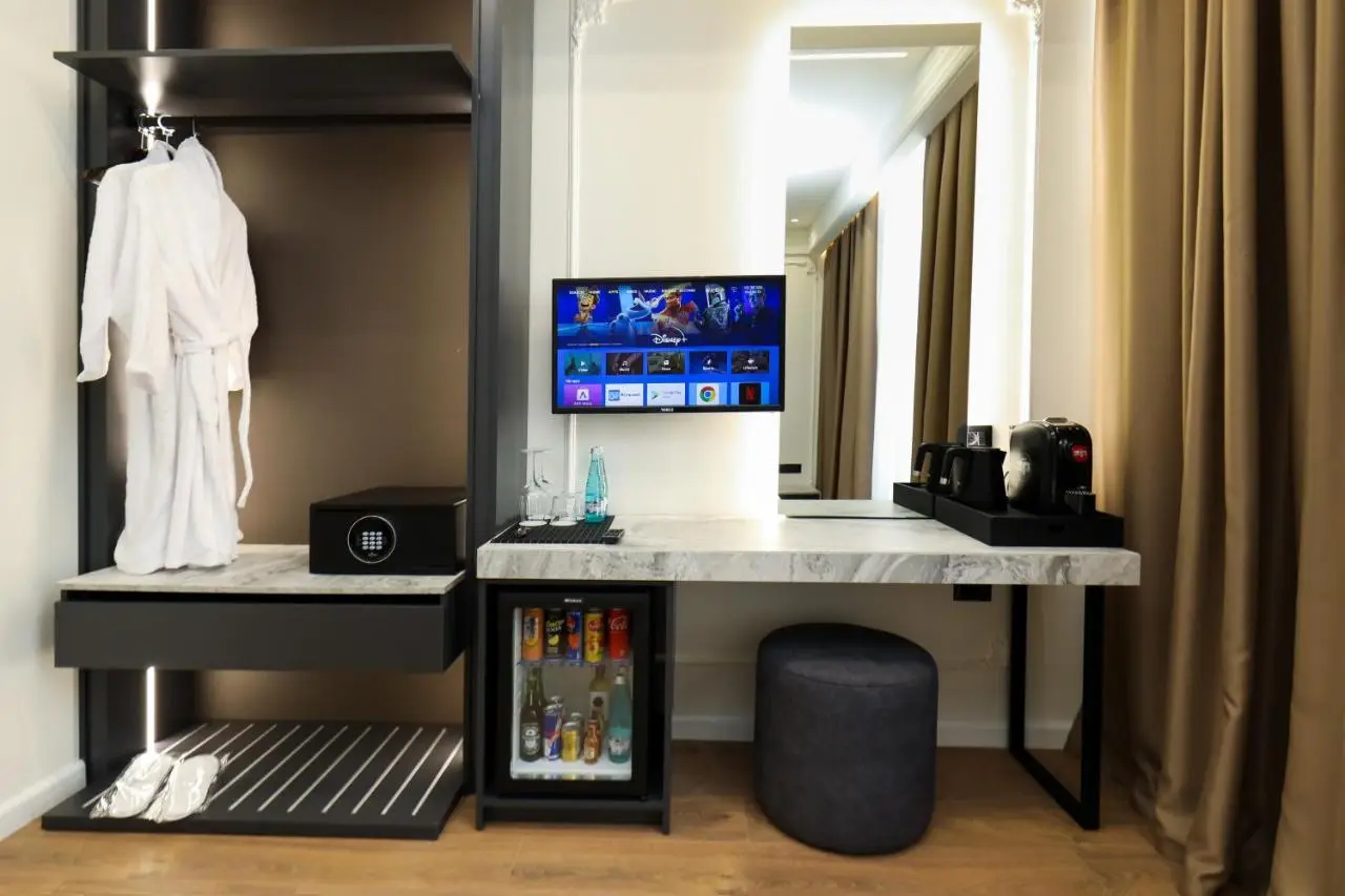 Hotel Adore