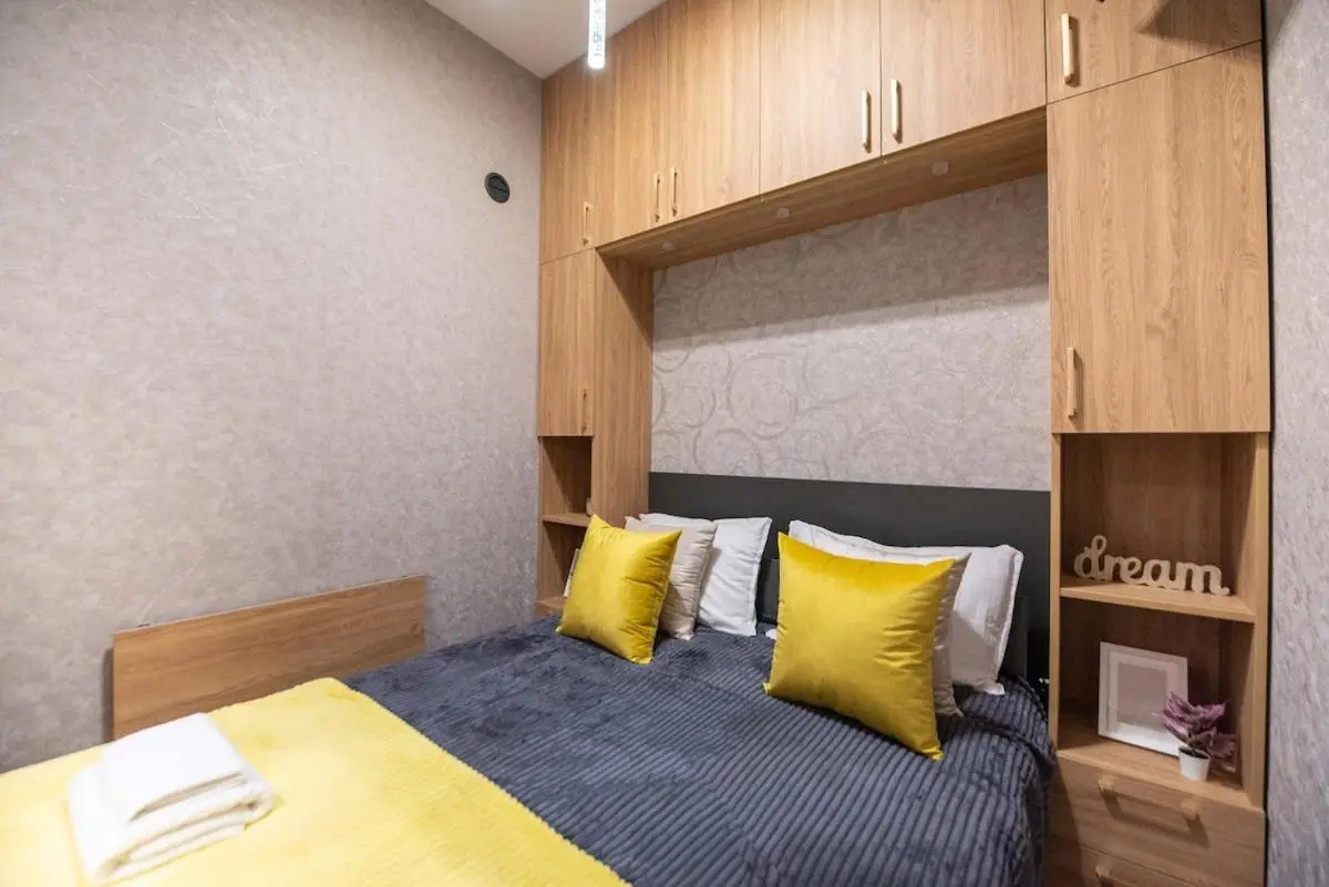 2-Bedroom Apartment with Spacious Park View Balcony - Parking - Vake, Tbilisi