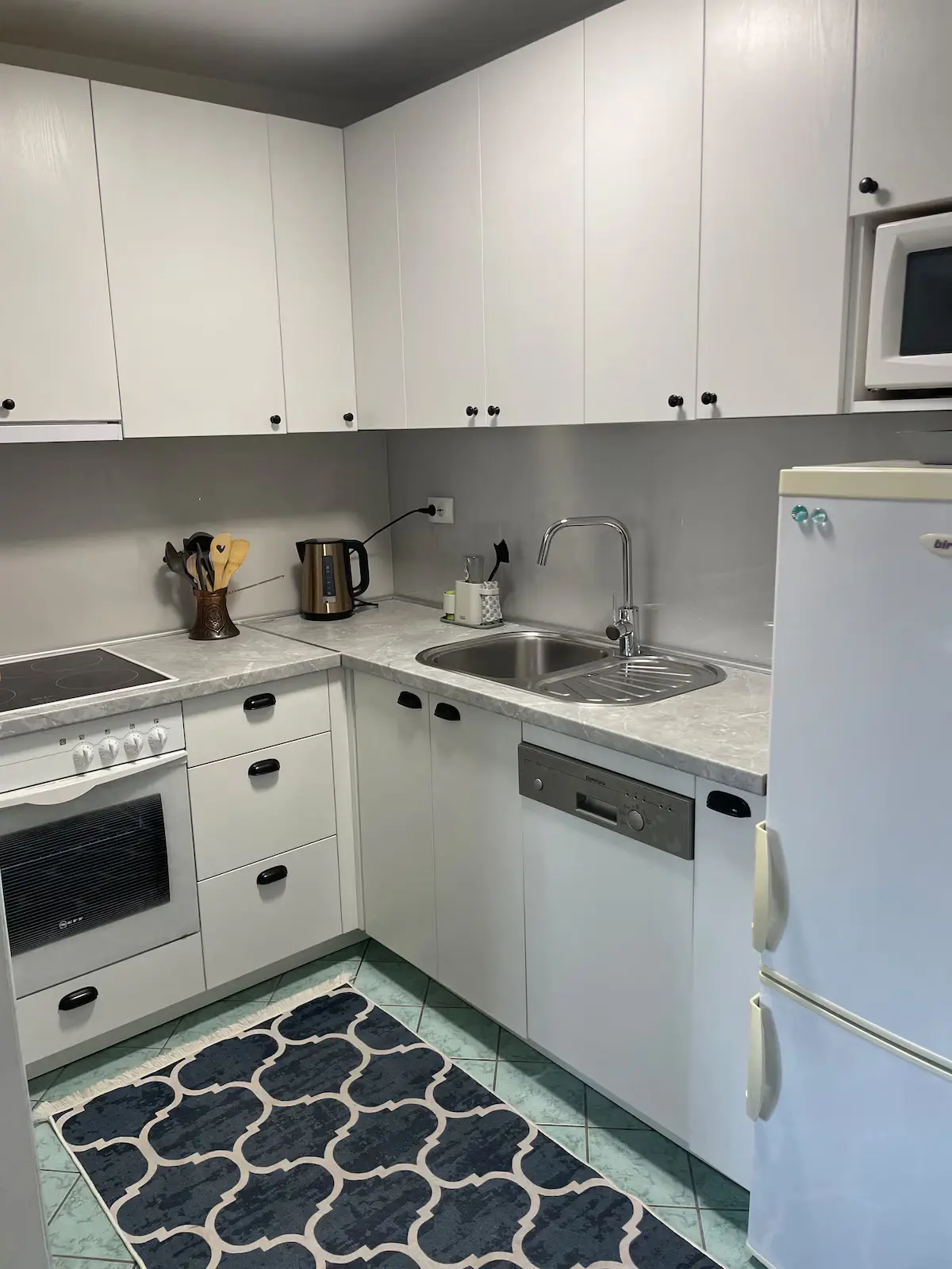 Olympic Bronze Apt/ Free Parking/ Garden/ Grill