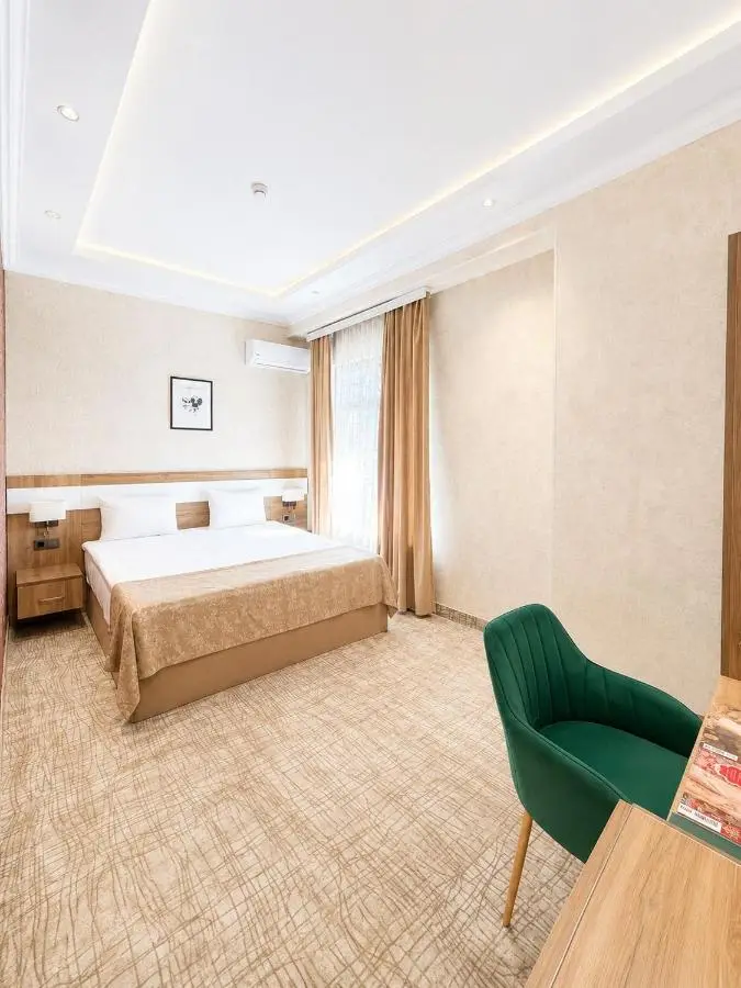 LakeSide Hotel & Spa